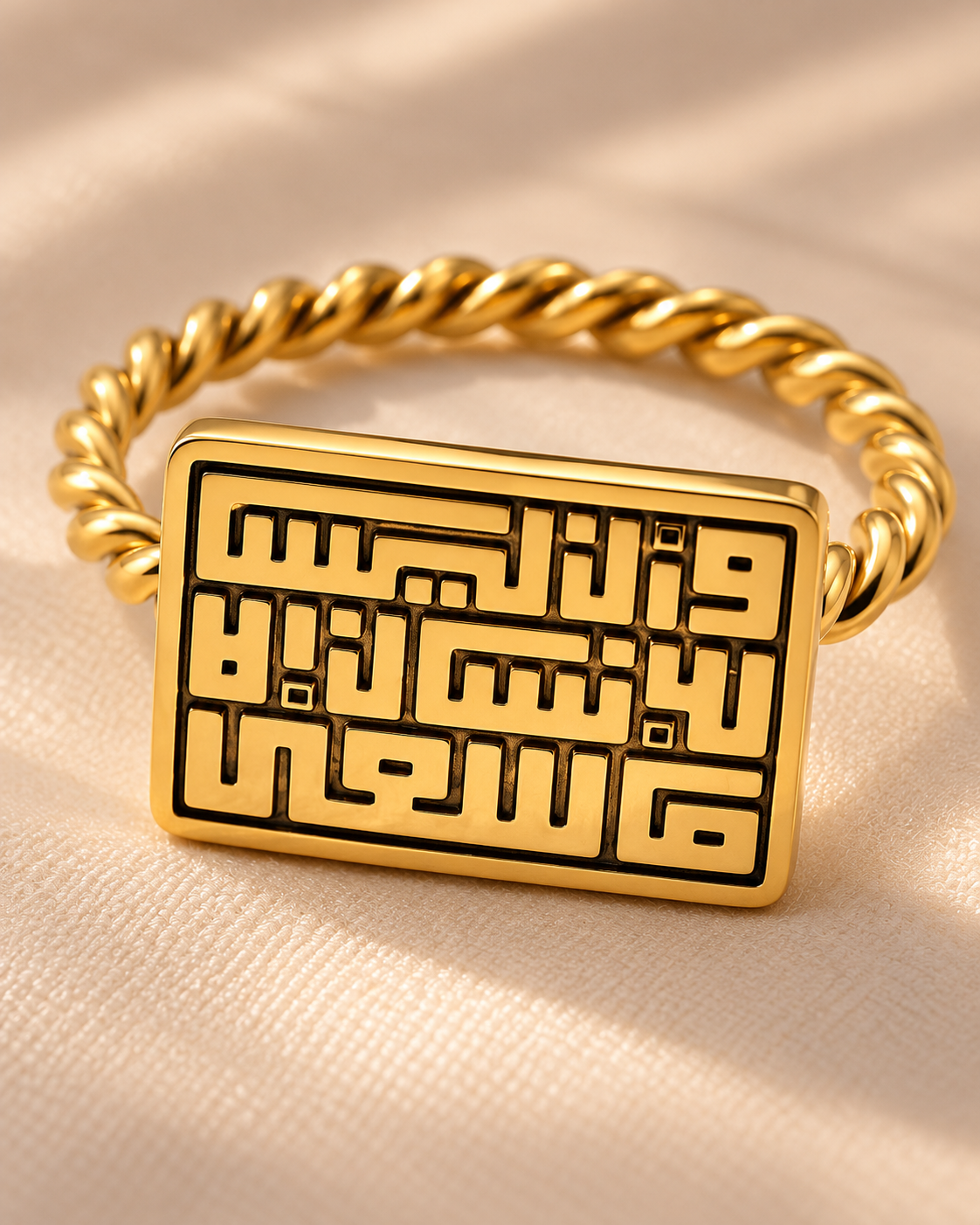 Gold Plated - Detail
