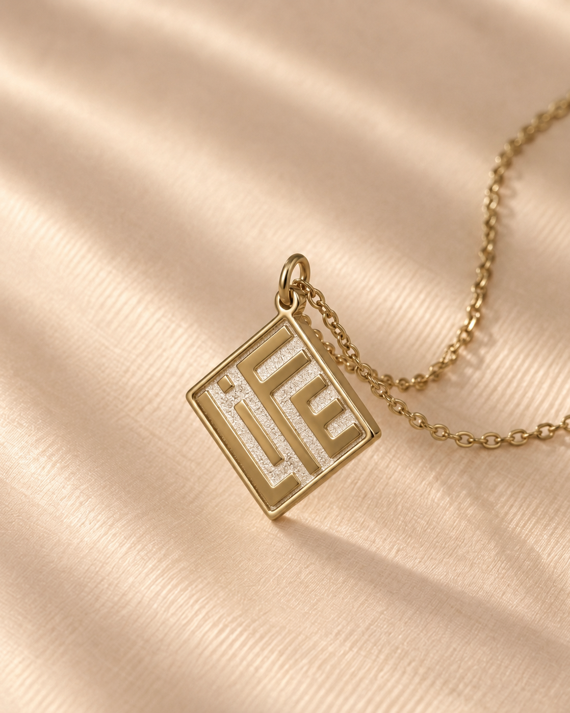Gold Plated - Detail
